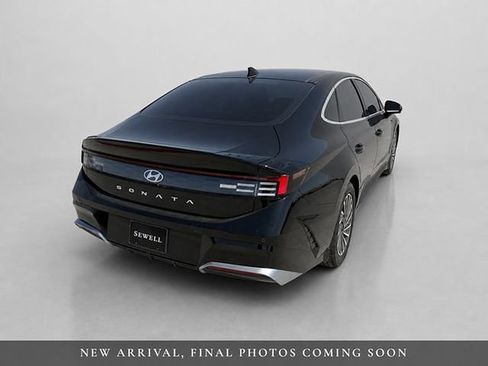 Used 2025 Hyundai Sonata Limited FWD image 4