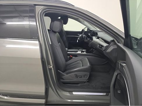 Used 2024 Audi Q8 e-tron Premium Plus AWD/4WD image 8