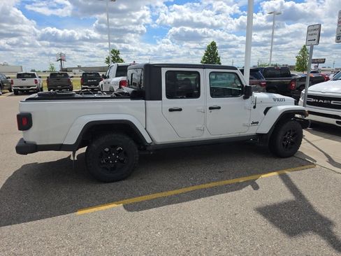 Used 2023 Jeep Gladiator Sport AWD/4WD image 8