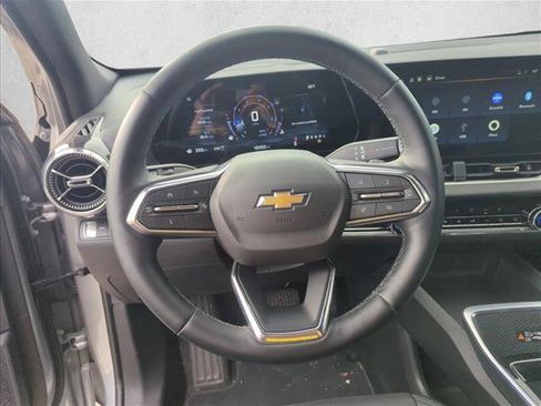 Used 2025 Chevrolet Equinox LT w/ Convenience Package II AWD/4WD image 12