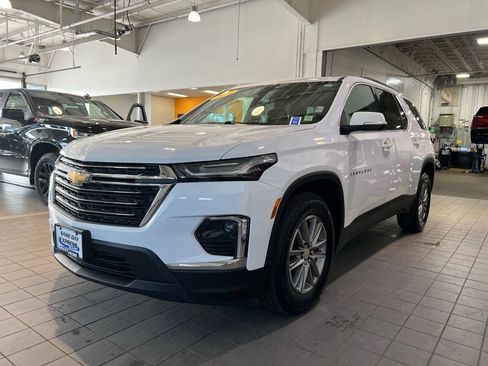 Used 2023 Chevrolet Traverse LT w/ Rear Camera Mirror Package AWD/4WD image 5