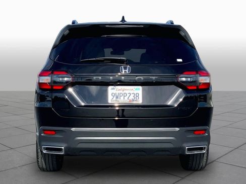Used 2025 Honda Pilot Sport image 4