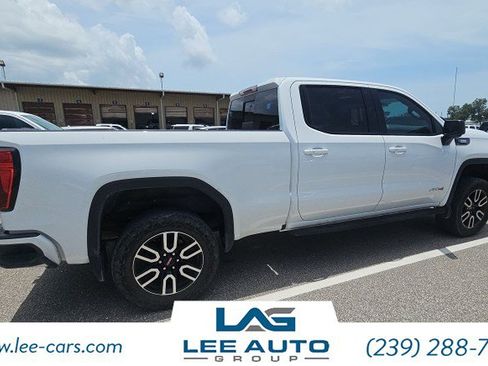Used 2021 GMC Sierra 1500 AT4 w/ AT4 Preferred Package AWD/4WD image 2