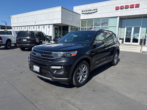 Used 2020 Ford Explorer XLT w/ Equipment Group 202A image 3