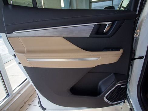 Used 2025 Buick Enclave Preferred w/ LPO, Floor Liner Package image 9