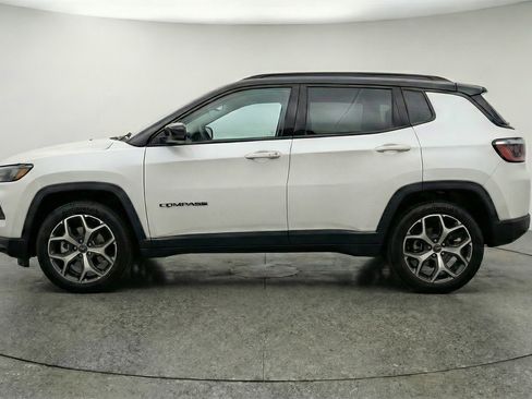 Used 2025 Jeep Compass Limited image 5