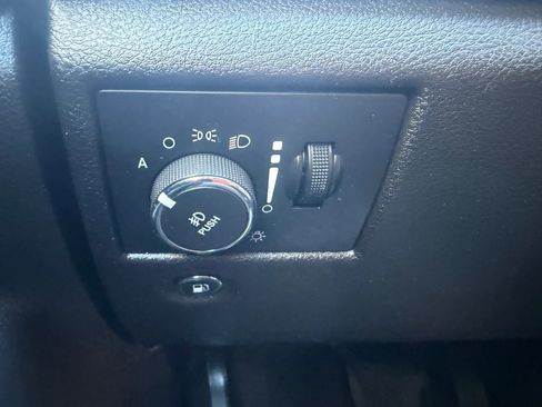 Used 2017 Jeep Grand Cherokee Overland AWD/4WD image 14