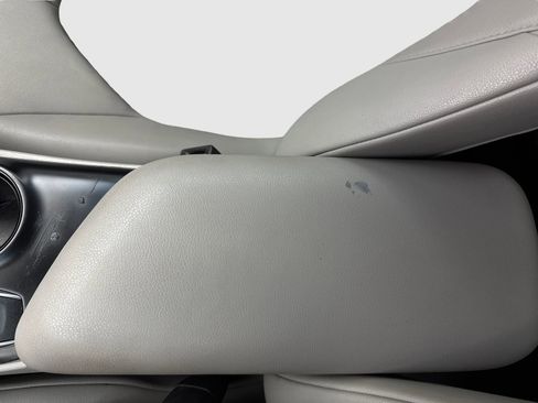 Used 2018 Toyota Camry SE w/ Convenience Package FWD image 31