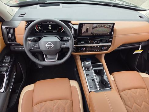 New 2026 Nissan Pathfinder Platinum image 7