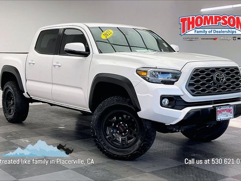 Used 2022 Toyota Tacoma TRD Off-Road image 1