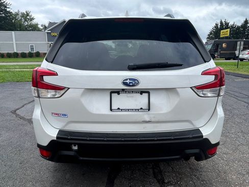 Used 2019 Subaru Forester Premium AWD/4WD image 6
