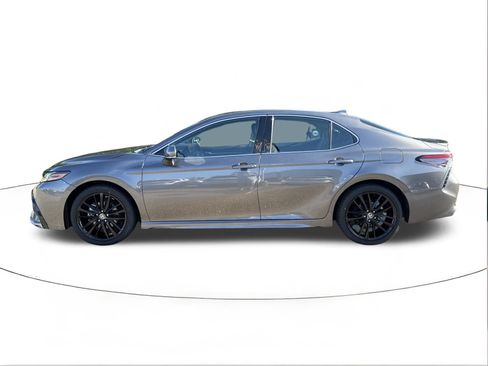 Used 2024 Toyota Camry XSE FWD image 6