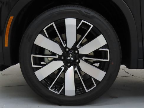 New 2025 Mitsubishi Outlander SE image 26