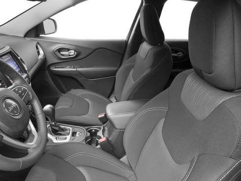 Certified 2016 Jeep Cherokee Latitude w/ Comfort/Convenience Group image 9