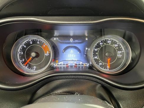 Used 2019 Jeep Cherokee Trailhawk AWD/4WD image 15
