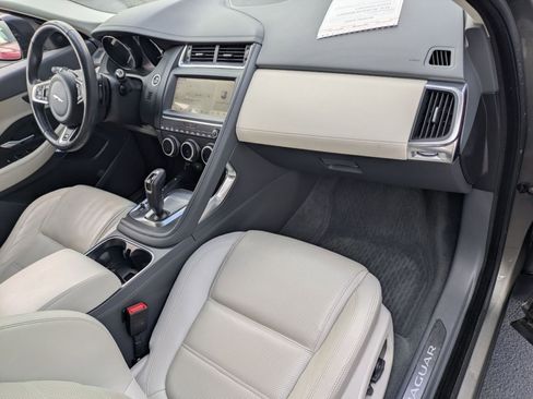 Used 2020 Jaguar E-PACE SE image 28