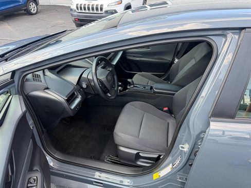 Used 2025 Toyota Prius LE FWD image 4