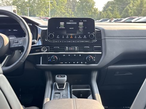 Used 2024 Nissan Pathfinder Platinum AWD/4WD image 19