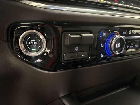 New 2026 GMC Sierra 3500 SLT w/ SLT Convenience Package AWD/4WD image 17