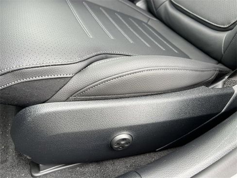 Certified 2025 Mercedes-Benz C 300 4MATIC Sedan image 9