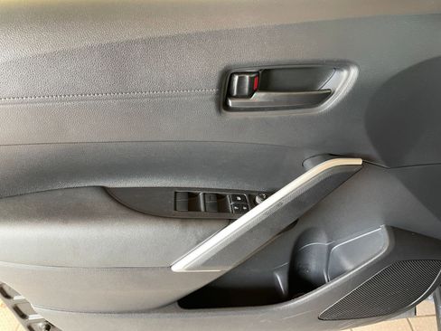 Used 2025 Toyota Corolla Cross LE image 20