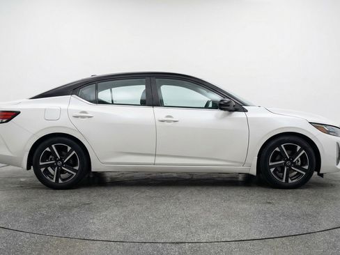 Used 2025 Nissan Sentra SV FWD image 11