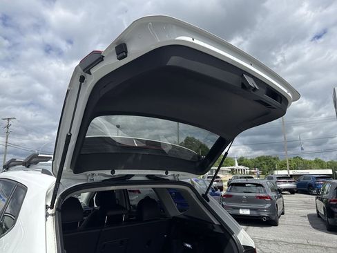 New 2024 Volkswagen Taos SE AWD/4WD image 42