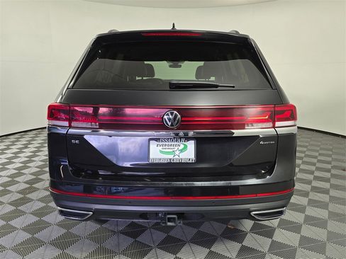 Used 2024 Volkswagen Atlas SE image 6