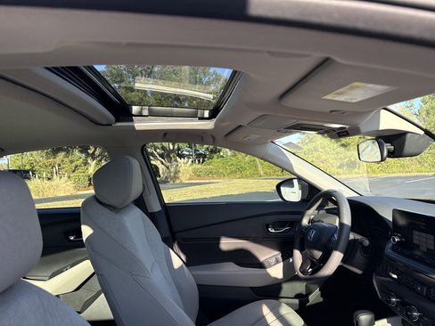 Used 2023 Honda Accord EX image 38