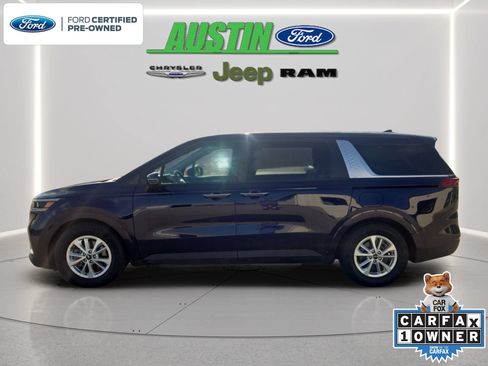 Used 2023 Kia Carnival LX FWD image 2