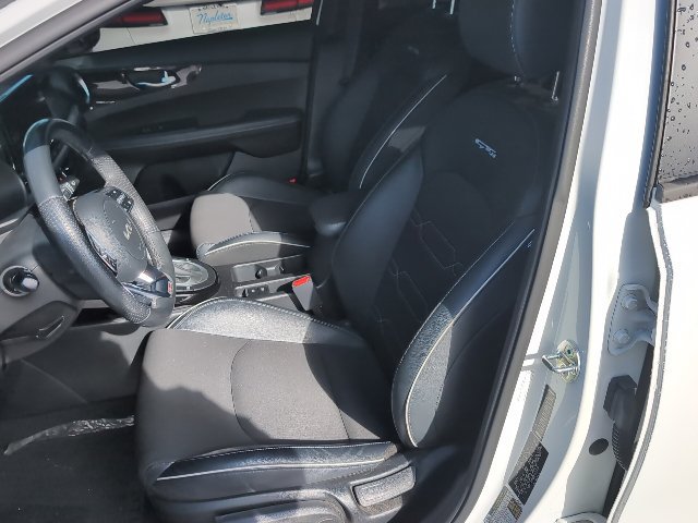 Used 2023 Kia Forte GT-Line w/ GT-Line Technology Package FWD image 9