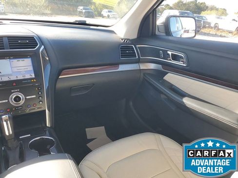 Used 2019 Ford Explorer Platinum image 12