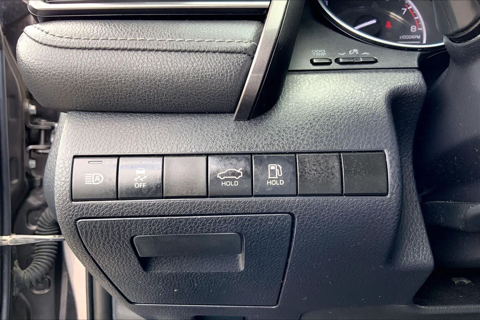 Used 2019 Toyota Camry SE FWD image 32