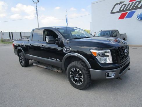 Used 2017 Nissan Titan PRO-4X image 6