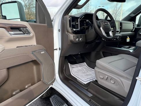 New 2026 GMC Sierra 2500 SLT w/ SLT Premium Package image 12