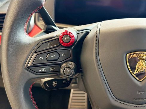 Used 2024 Lamborghini Revuelto image 33