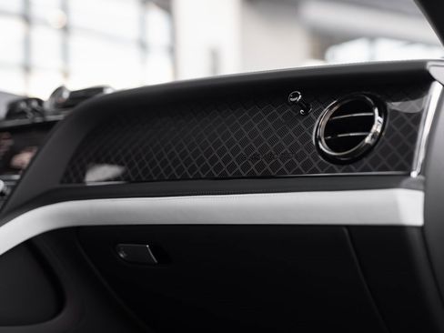 Used 2025 Bentley Bentayga S image 33