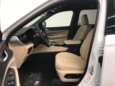 New 2025 Jeep Grand Cherokee L Limited image 12