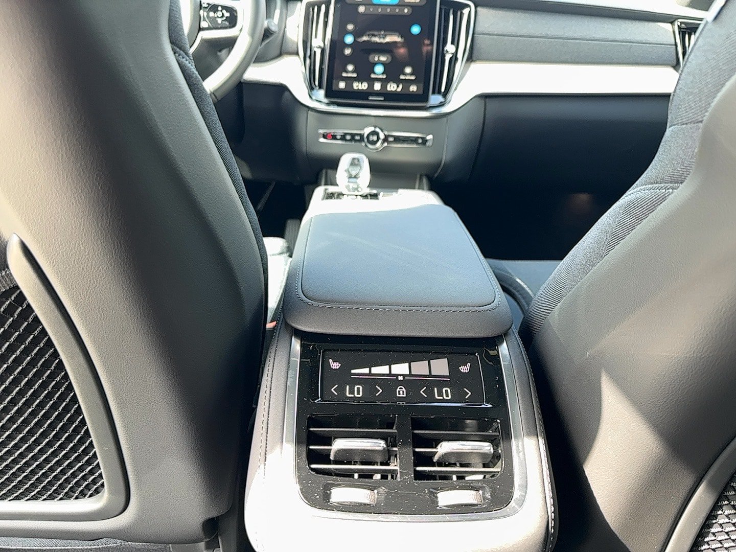 Used 2026 Volvo XC90 B6 Ultra w/ Protection Package Premier AWD/4WD image 18
