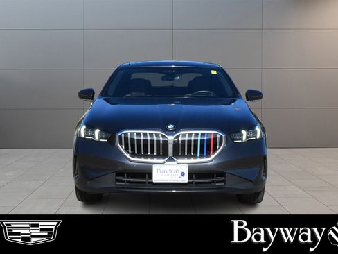 Used 2024 BMW 530i image 2