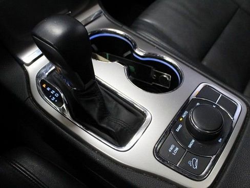 Used 2018 Jeep Grand Cherokee Limited image 30