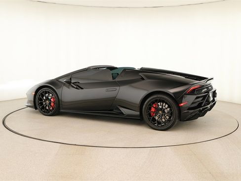 Used 2022 Lamborghini Huracan EVO image 3