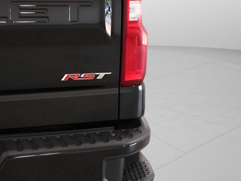 Used 2024 Chevrolet Silverado 1500 RST w/ Z71 Off-Road Package AWD/4WD image 36