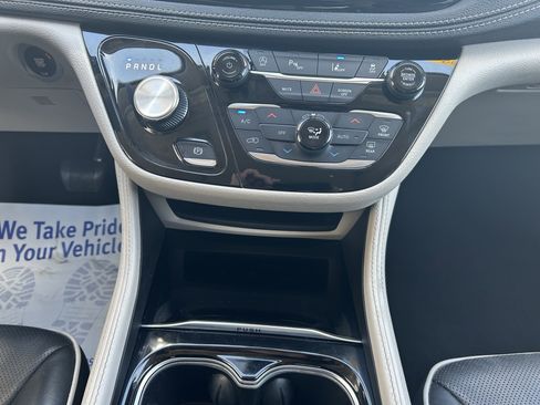 Used 2023 Chrysler Pacifica Limited FWD image 28