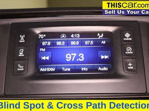 Used 2017 Chrysler Pacifica Touring-L FWD image 17