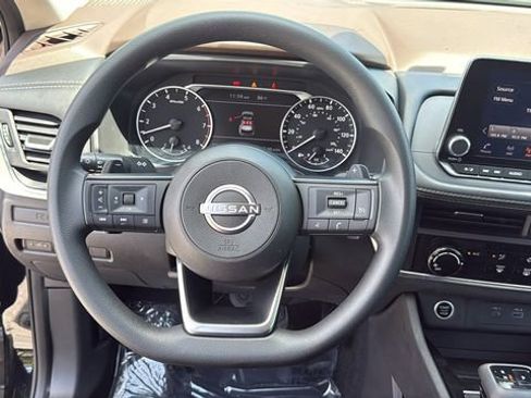 Used 2023 Nissan Rogue S image 18