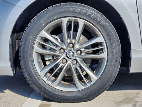 Used 2017 Toyota Camry SE image 11