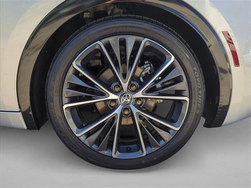 Certified 2025 Toyota Prius XLE image 9