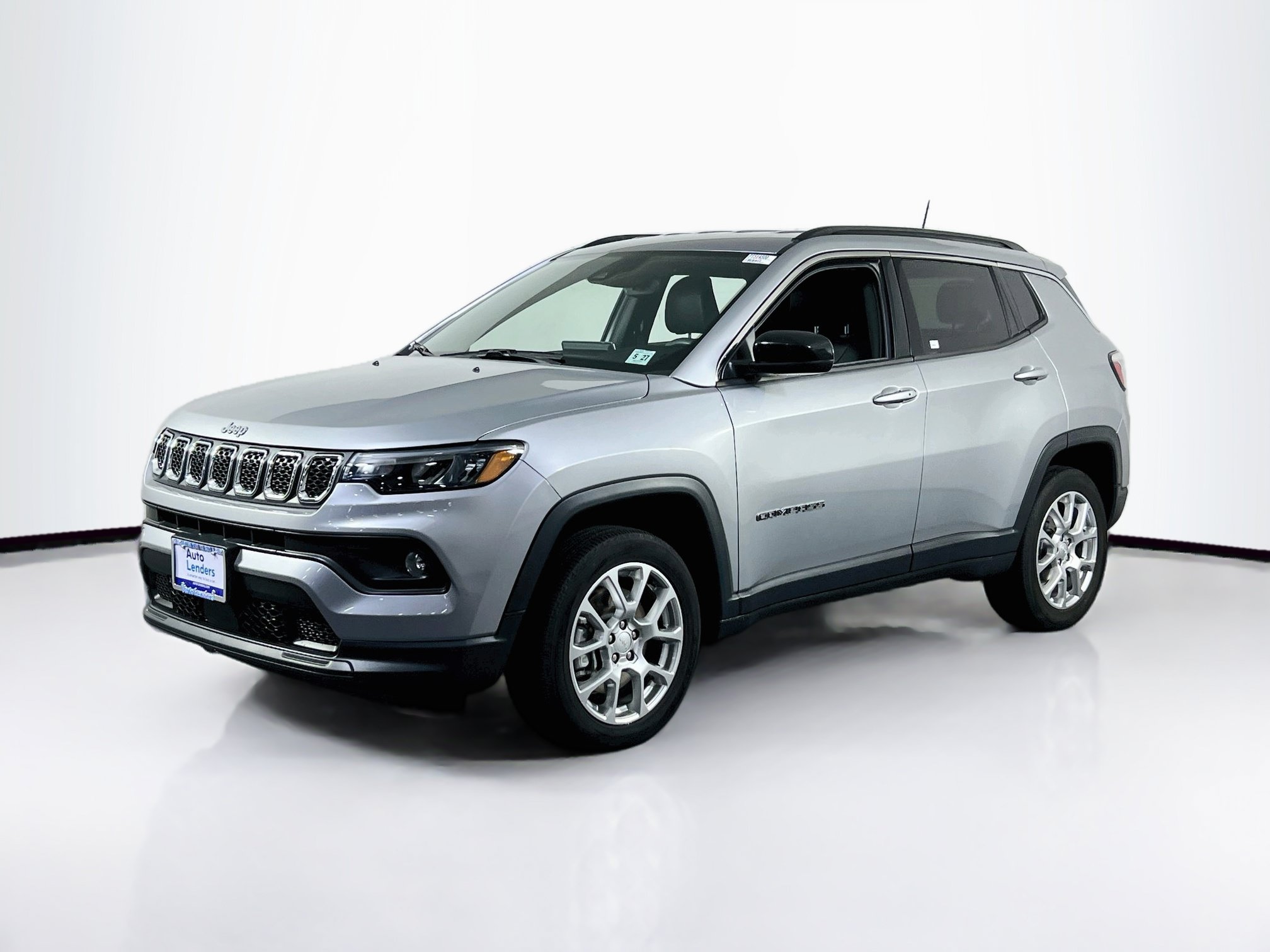 Used 2023 Jeep Compass Latitude AWD/4WD image 1
