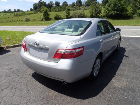 Used 2007 Toyota Camry XLE FWD image 7
